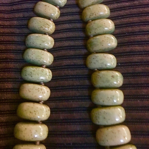 Beautiful Green Agate Necklace - Picture 3 of 5